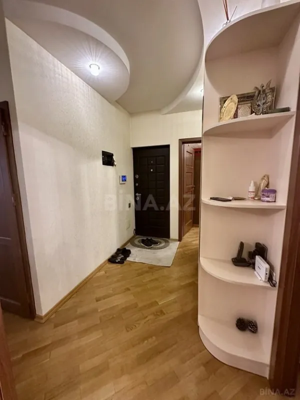 Satılır 4 otaqlı mənzil 110 m²