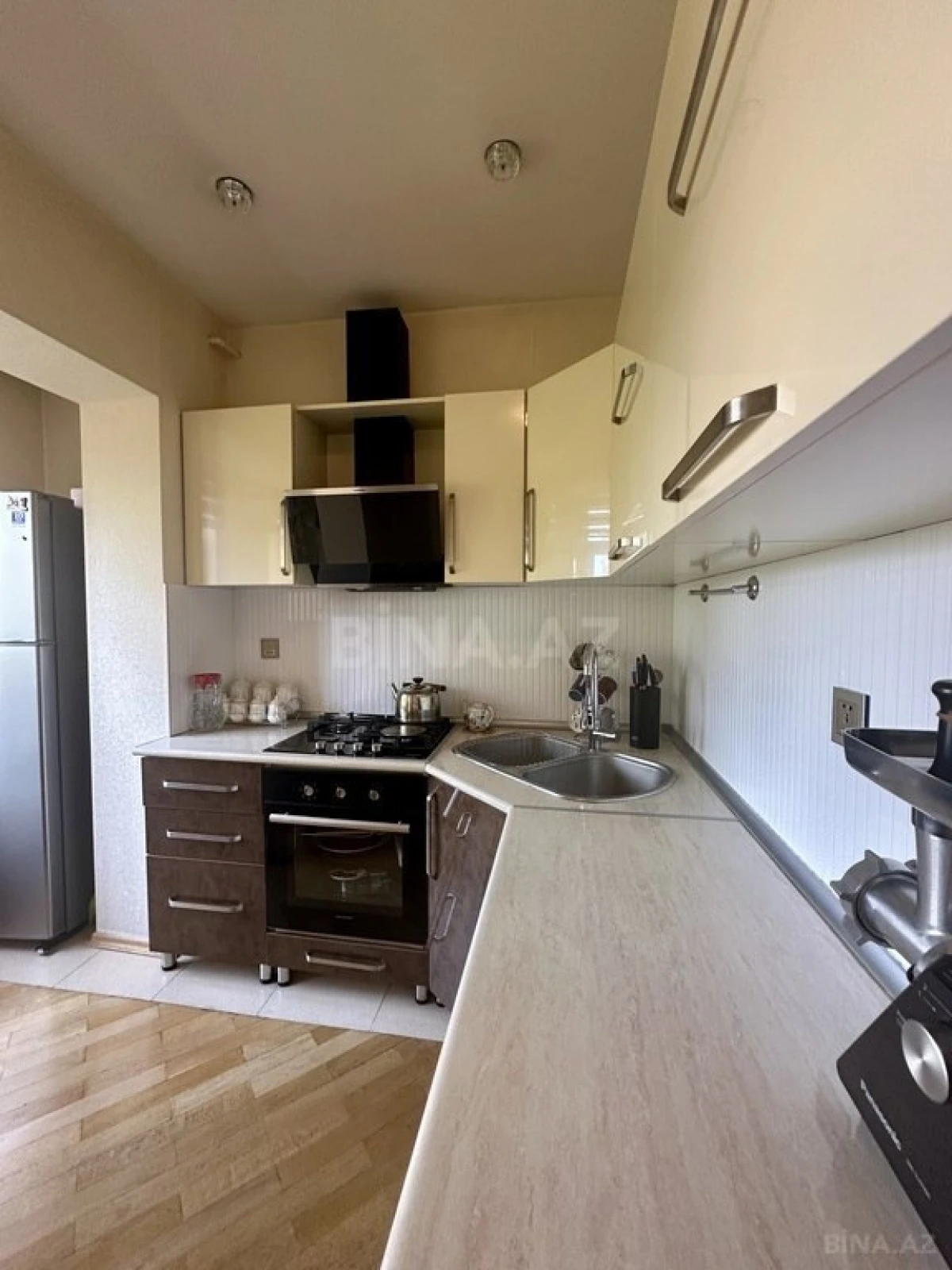 Satılır 4 otaqlı mənzil 110 m²