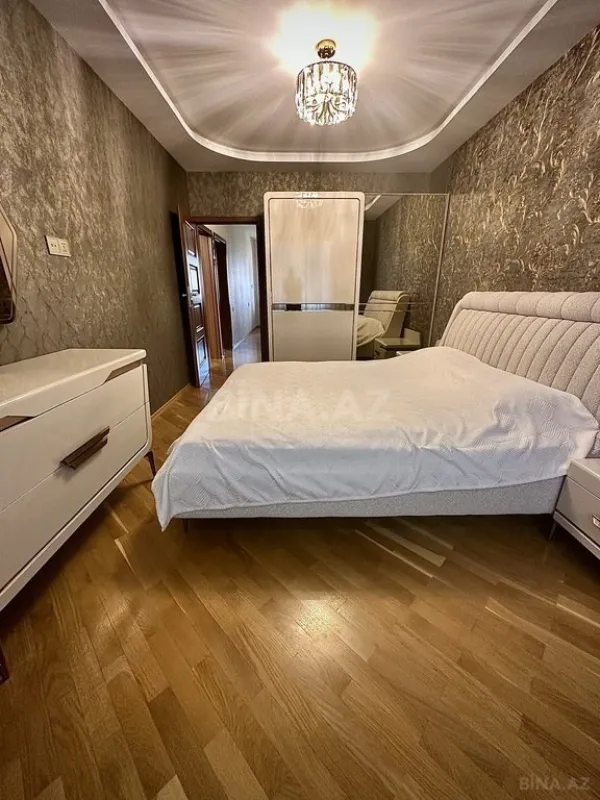 Satılır 4 otaqlı mənzil 110 m²