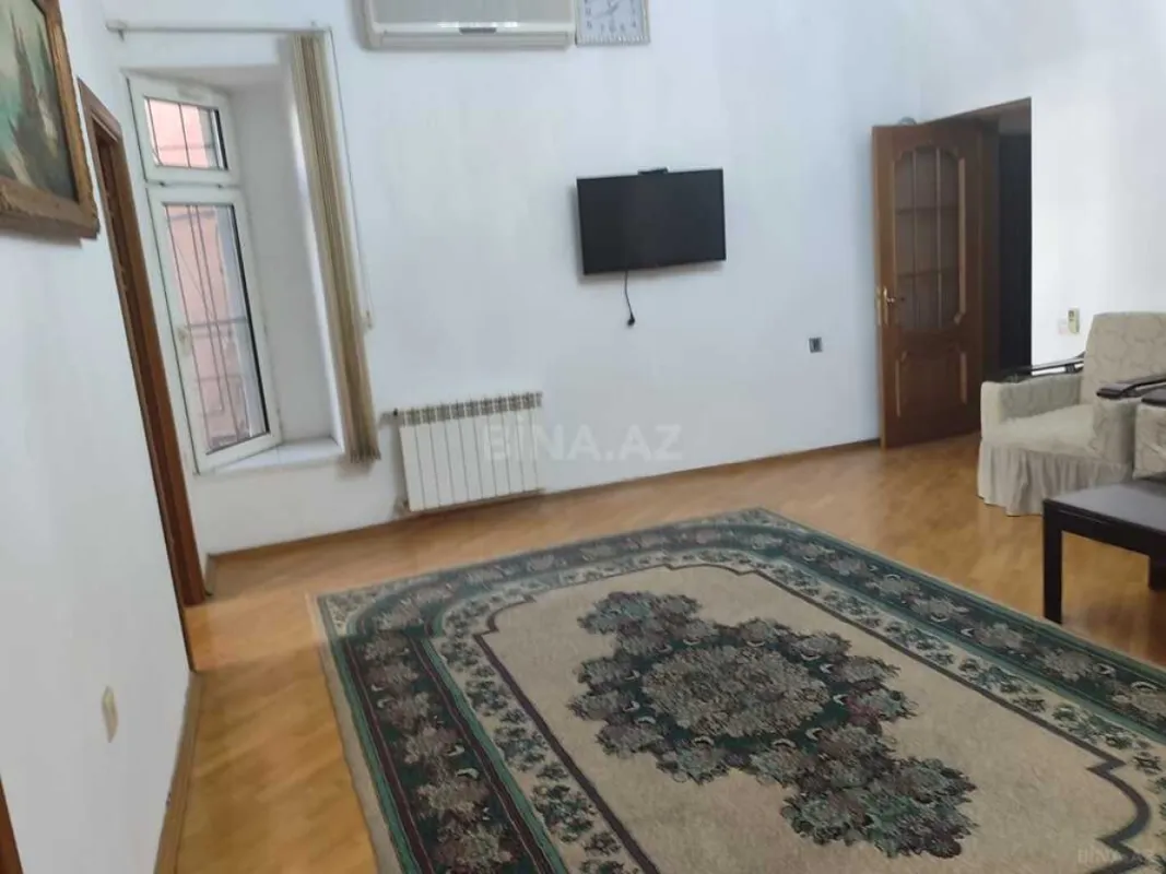 Satılır 4 otaqlı mənzil 120 m²