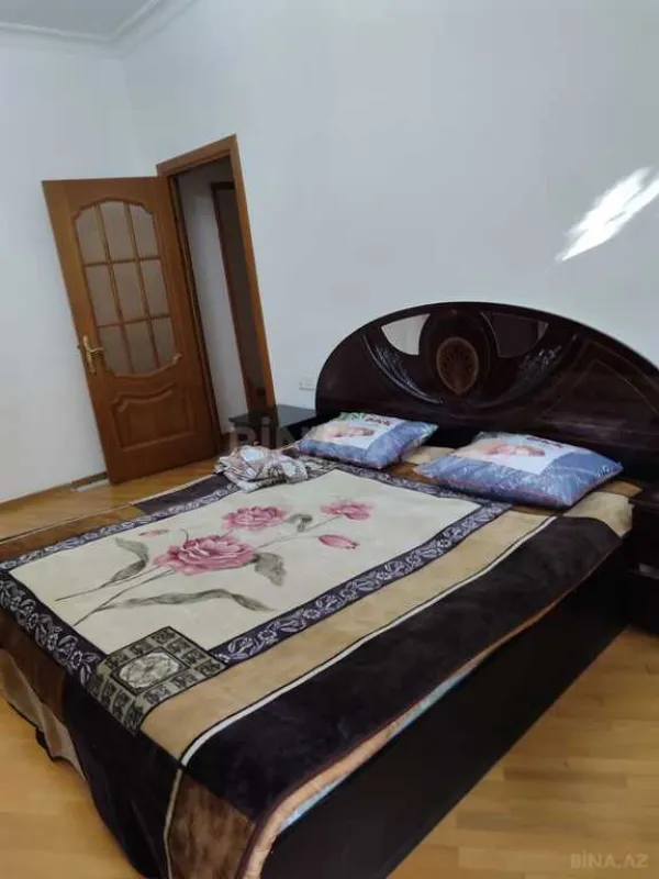Satılır 4 otaqlı mənzil 120 m²