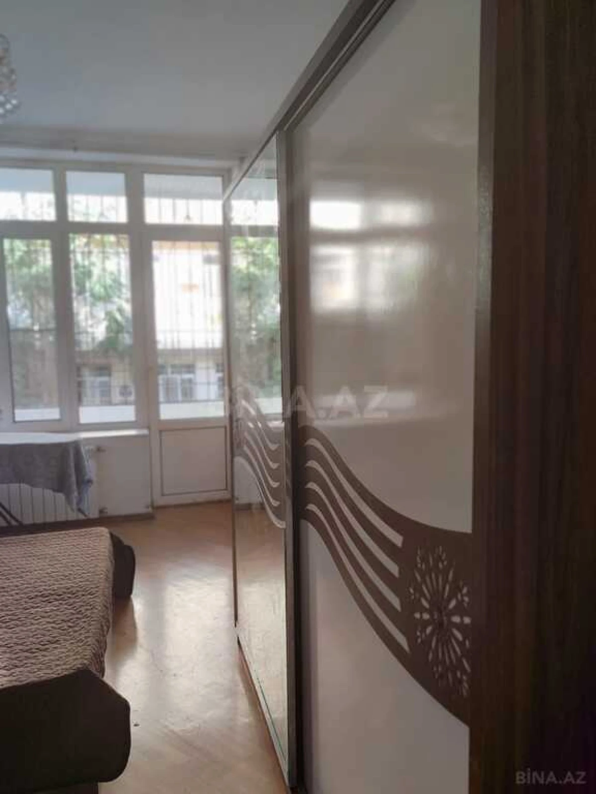 Satılır 4 otaqlı mənzil 120 m²
