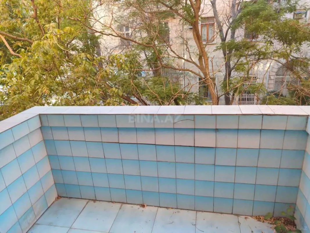 Satılır 4 otaqlı mənzil 120 m²