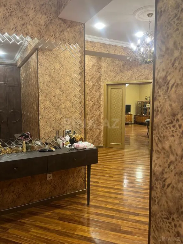 Satılır 3 otaqlı mənzil 125 m²