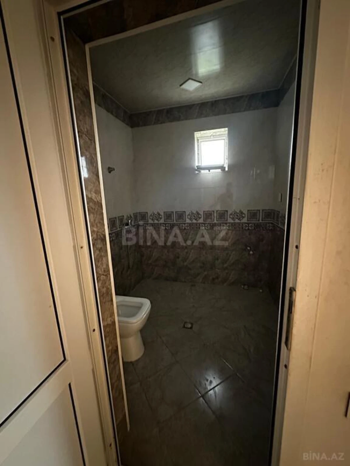 Satılır 5 otaqlı həyət evi 140 m²