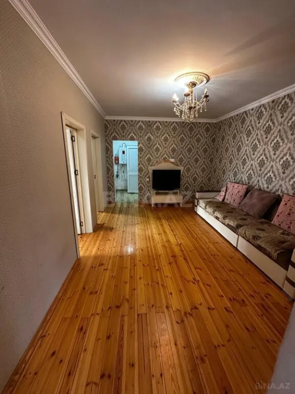 Satılır 5 otaqlı həyət evi 140 m²