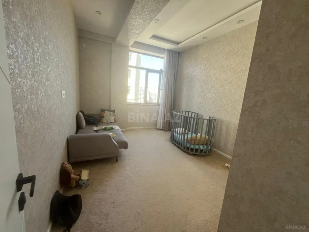 Satılır 3 otaqlı mənzil 123 m²