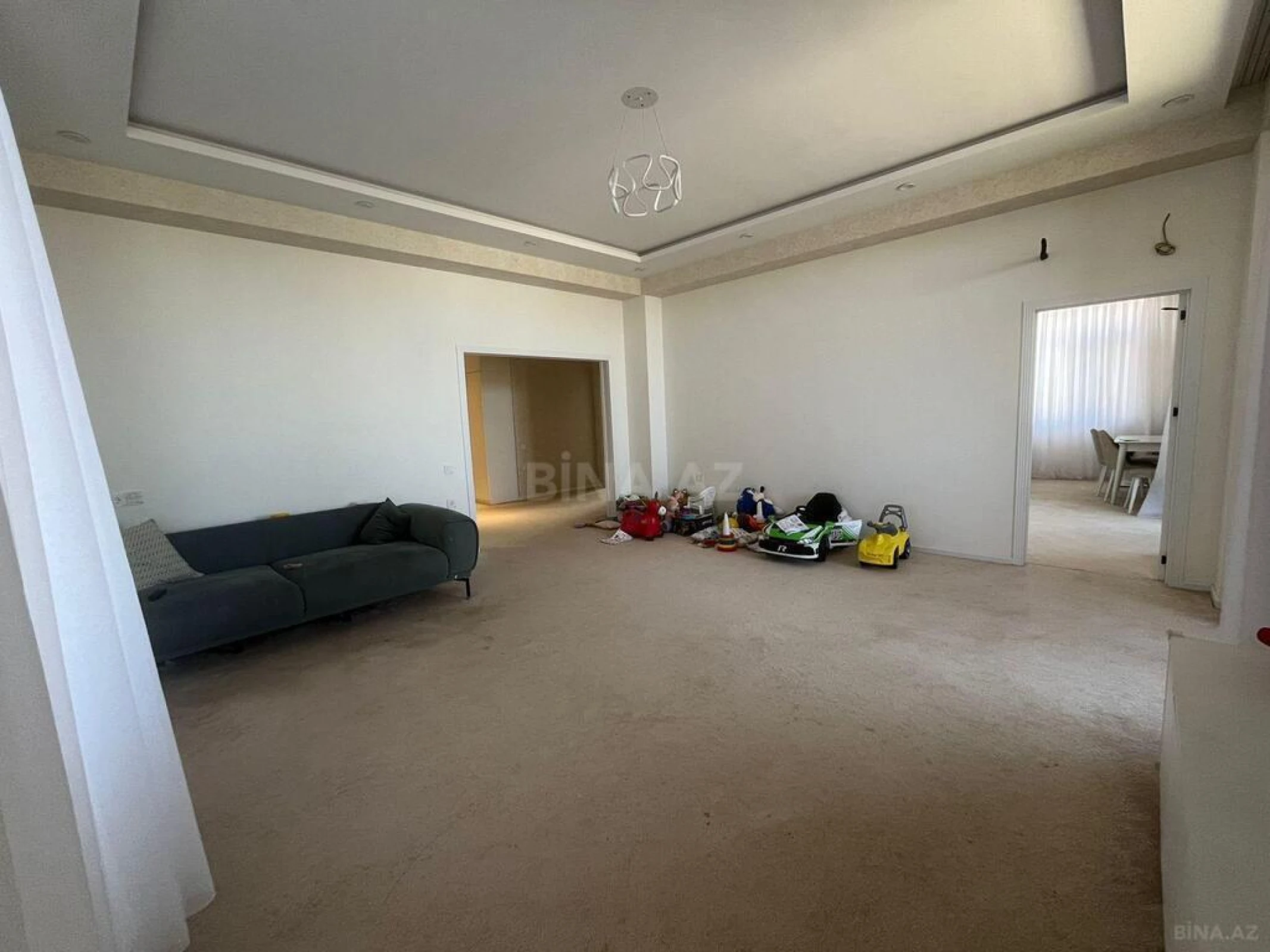 Satılır 3 otaqlı mənzil 123 m²