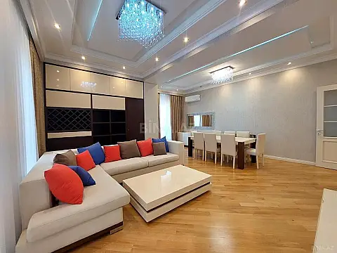 Kirayə verilir 3 otaqlı mənzil 135 m² — Bakı, Memar Əcəmi yanı 3 otaq 135.00 m²