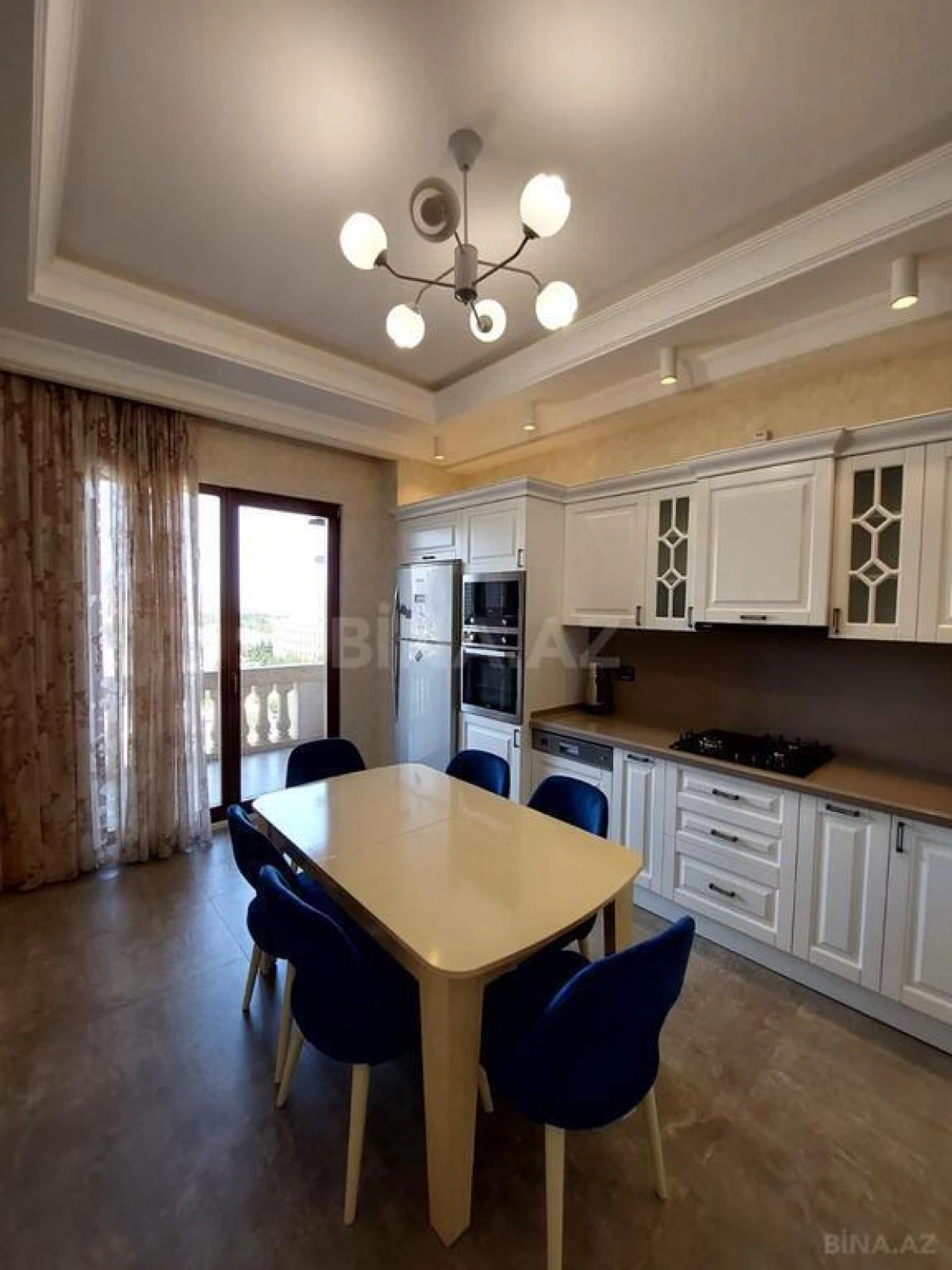 Kirayə verilir 3 otaqlı mənzil 135 m²