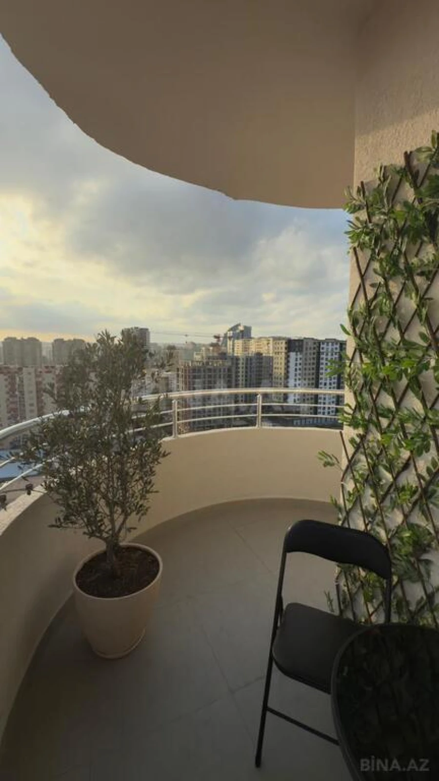 Satılır 2 otaqlı mənzil 61 m²