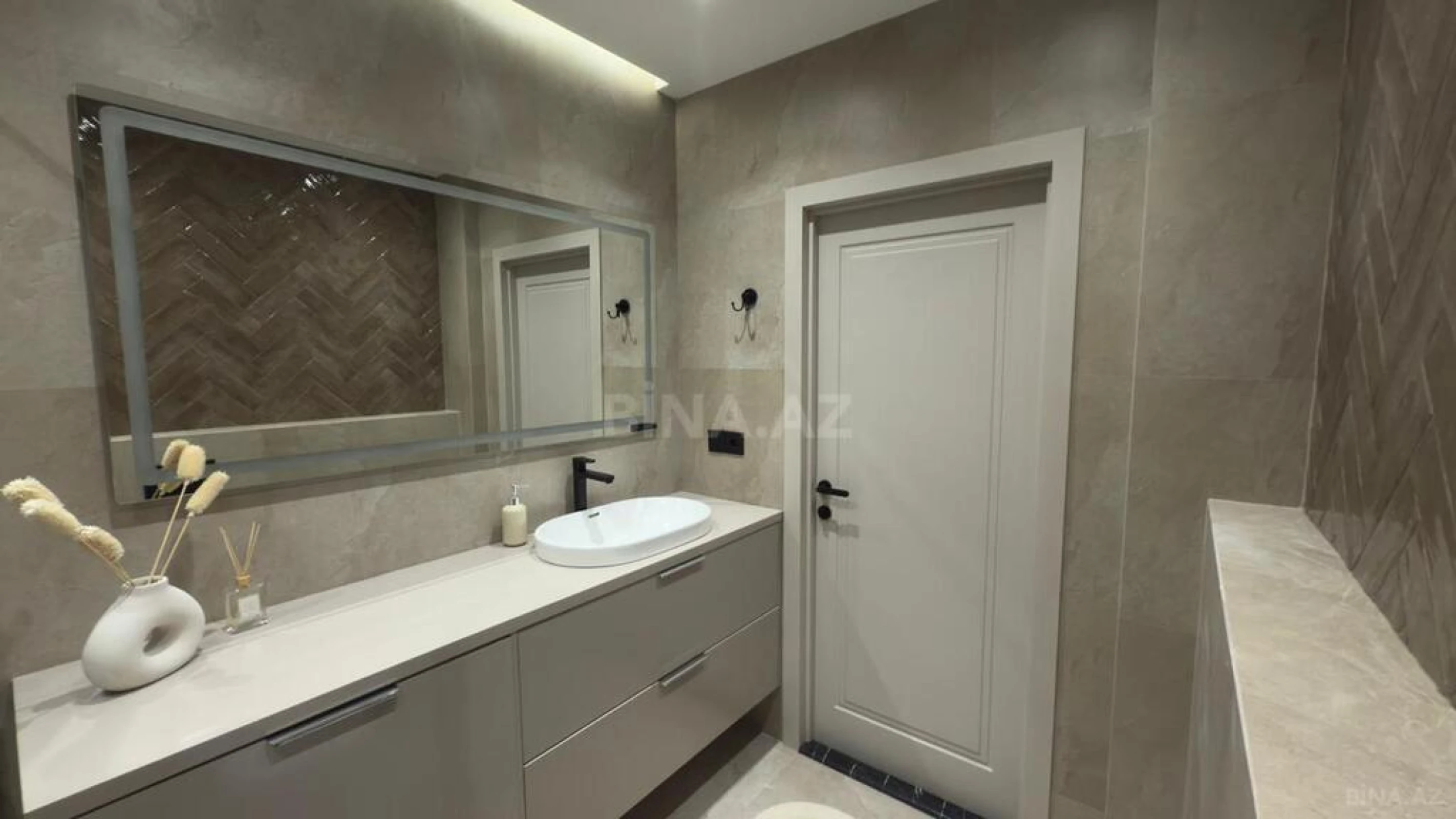 Satılır 2 otaqlı mənzil 61 m²