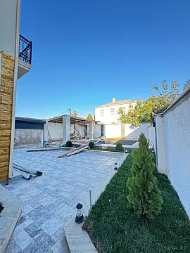 Satılır 4 otaqlı həyət evi 200 m²