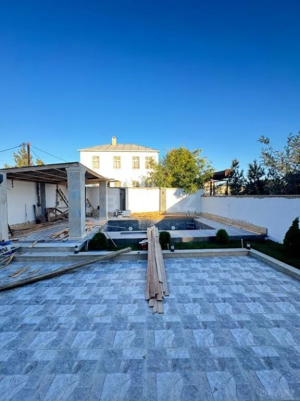 Satılır 4 otaqlı həyət evi 200 m²