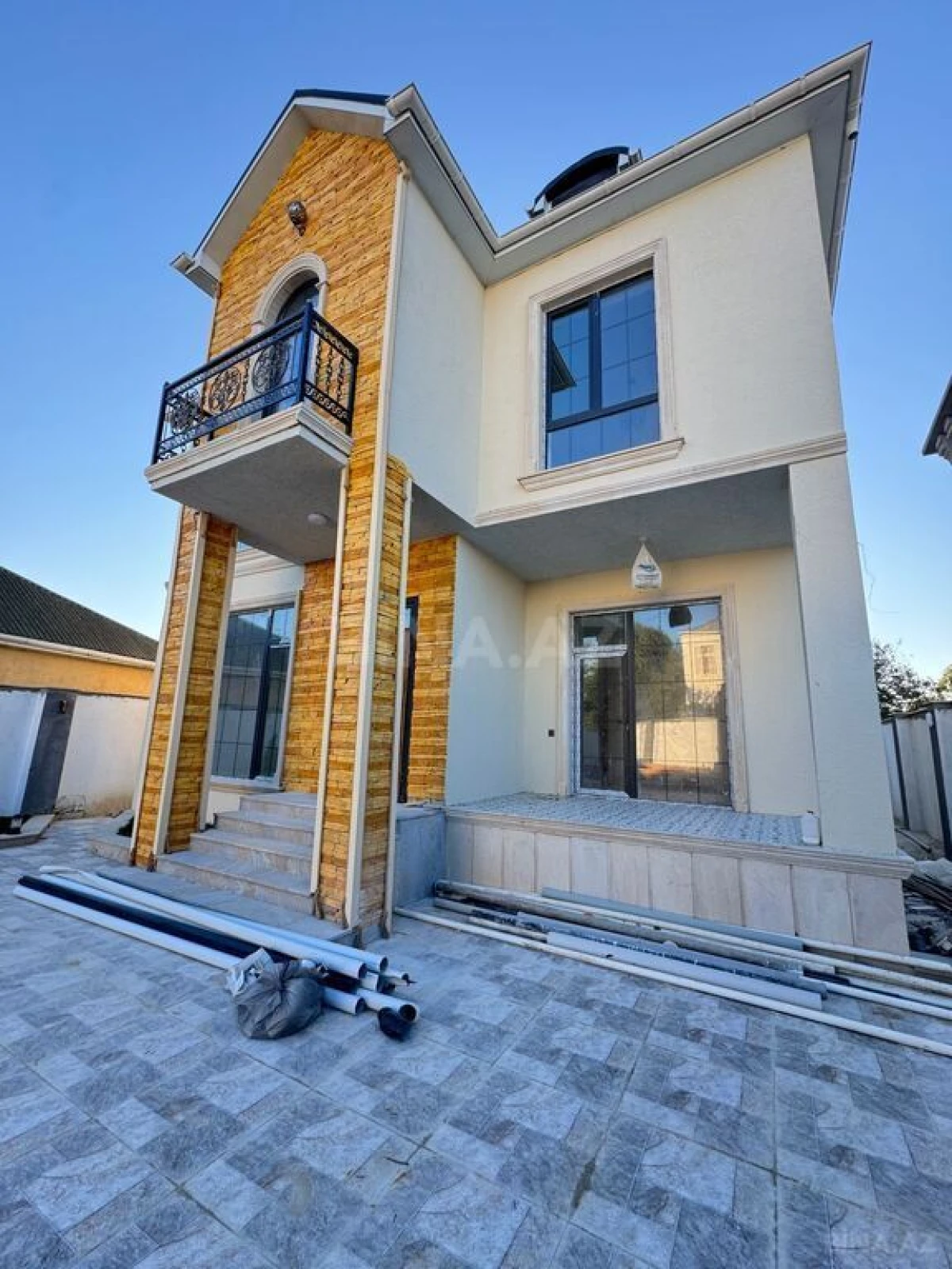 Satılır 4 otaqlı həyət evi 200 m²