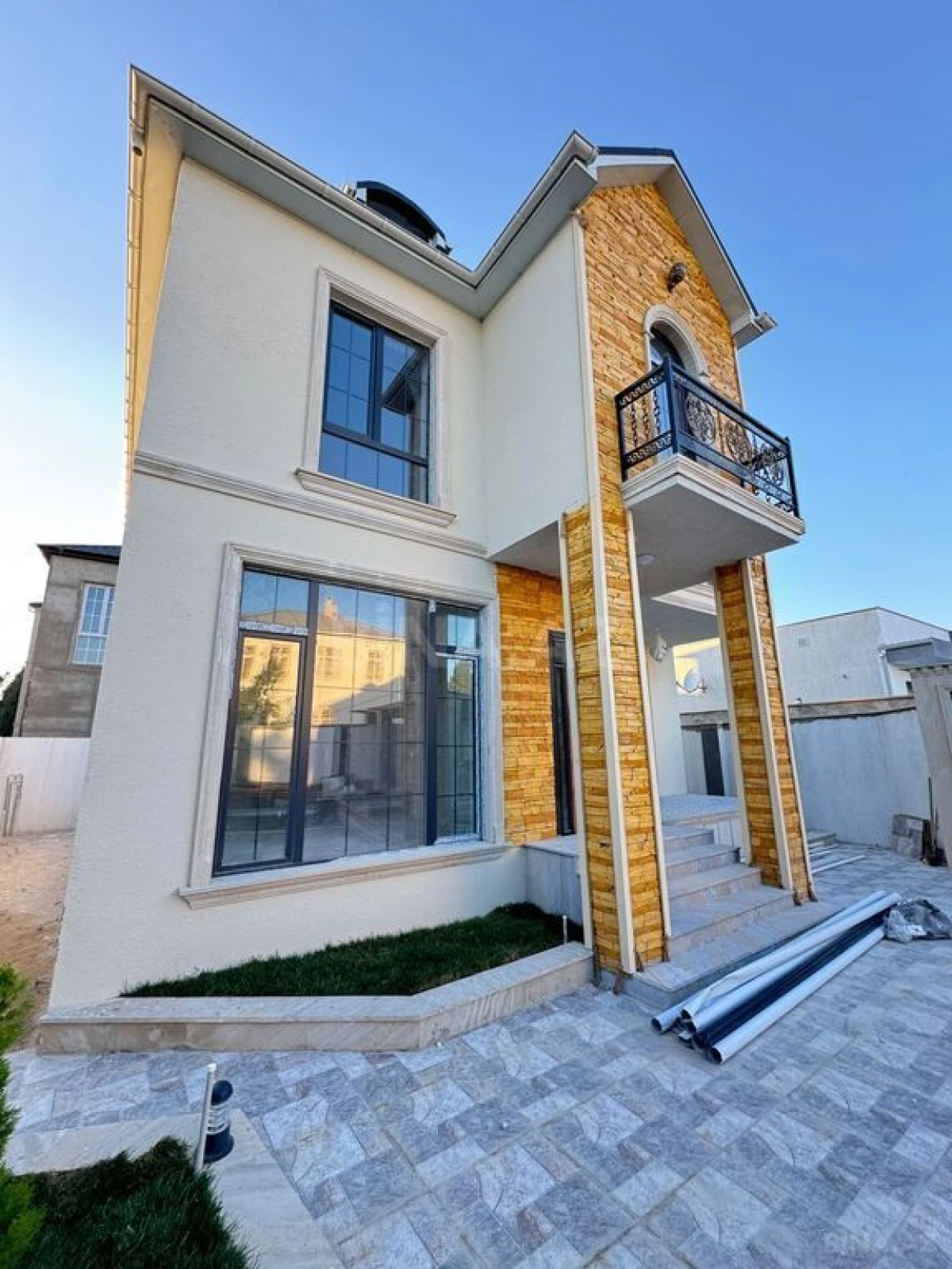 Satılır 4 otaqlı həyət evi 200 m²