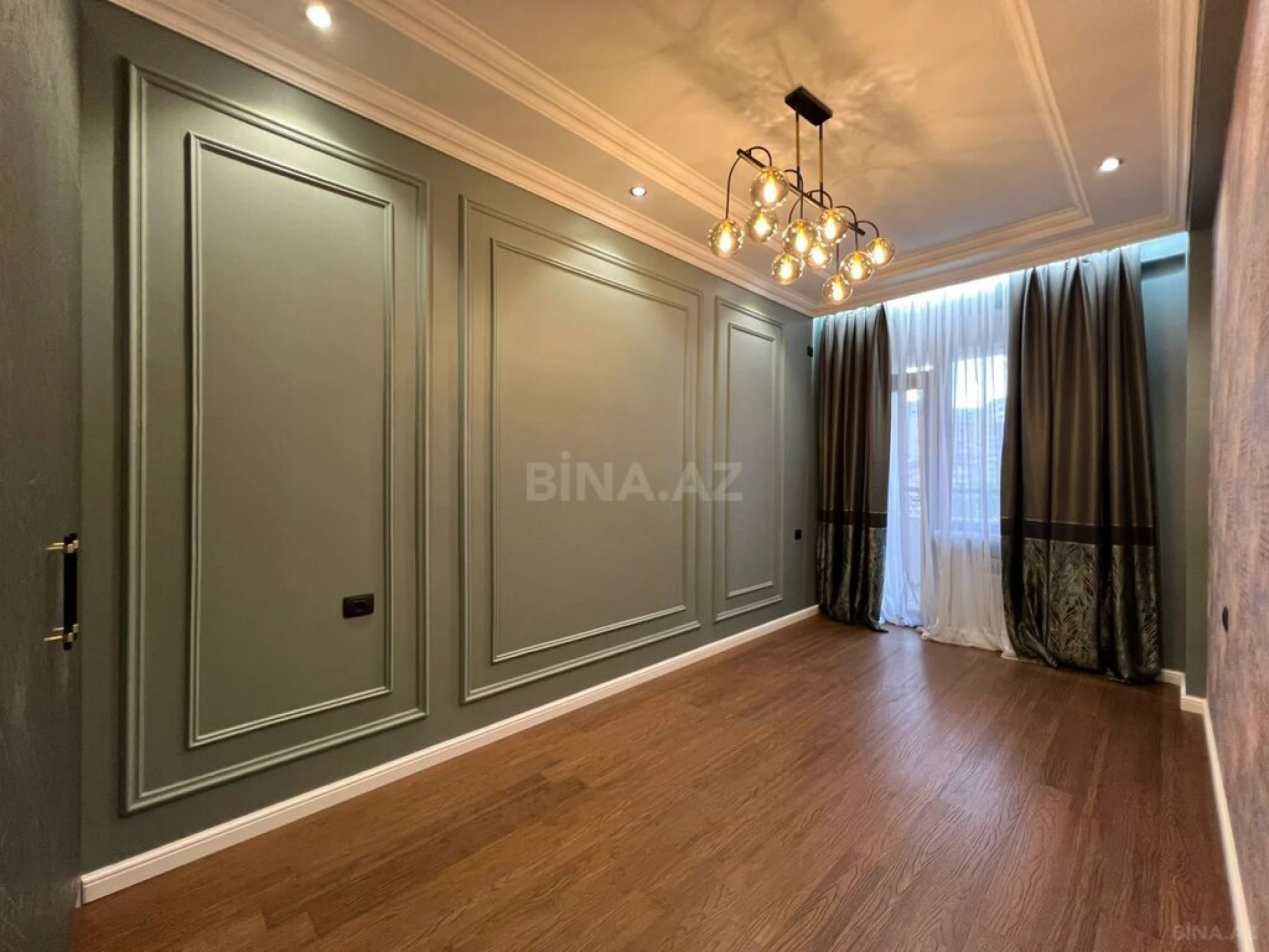 Satılır 4 otaqlı mənzil 168 m²