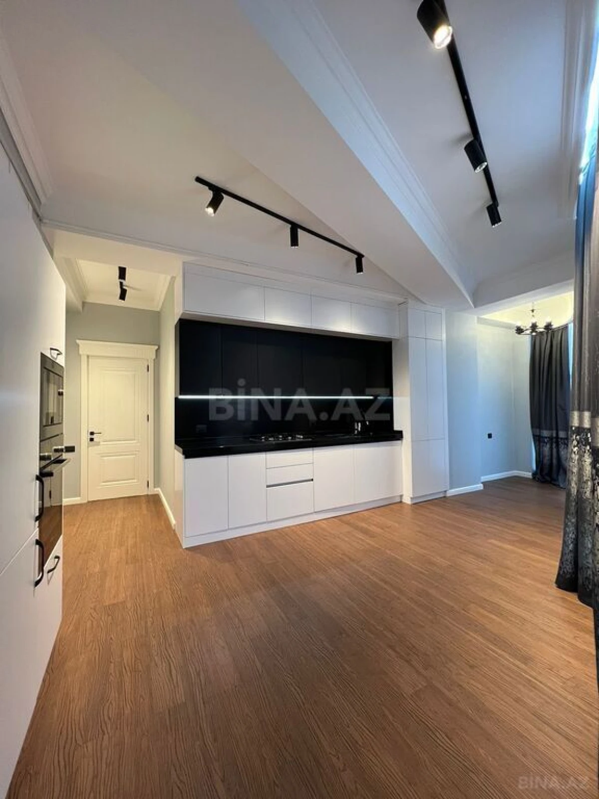 Satılır 4 otaqlı mənzil 168 m²
