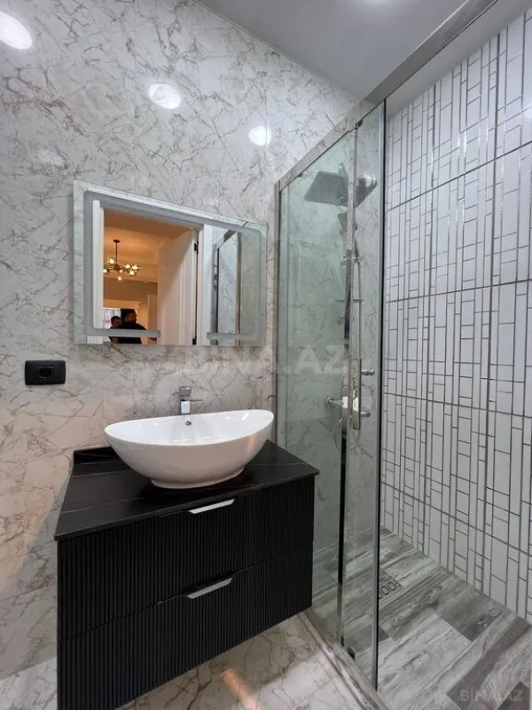 Satılır 4 otaqlı mənzil 168 m²