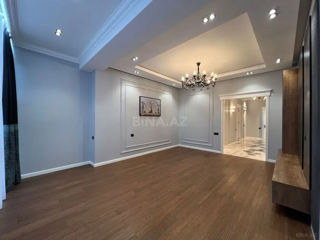 Satılır 4 otaqlı mənzil 168 m²