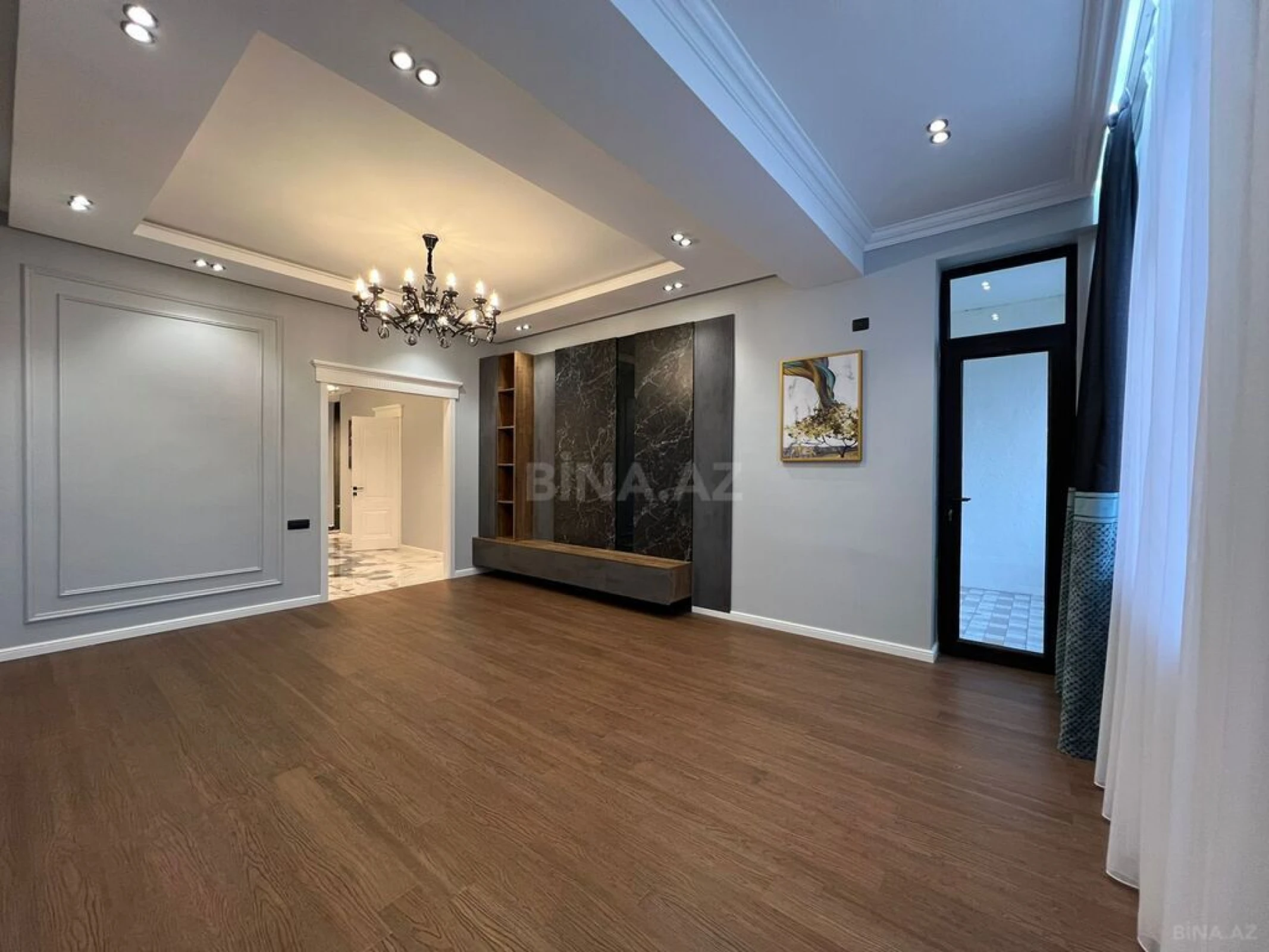 Satılır 4 otaqlı mənzil 168 m²