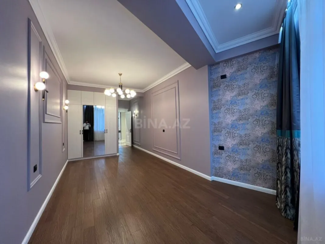 Satılır 4 otaqlı mənzil 168 m²