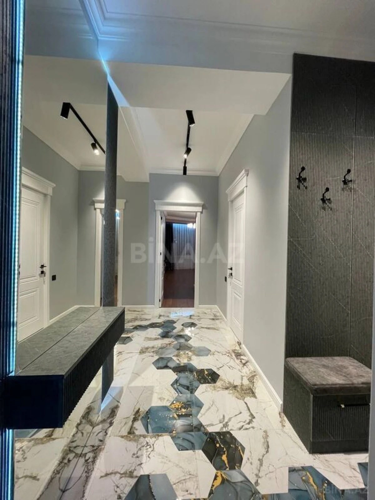 Satılır 4 otaqlı mənzil 168 m²