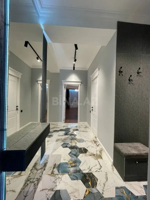Satılır 4 otaqlı mənzil 168 m²