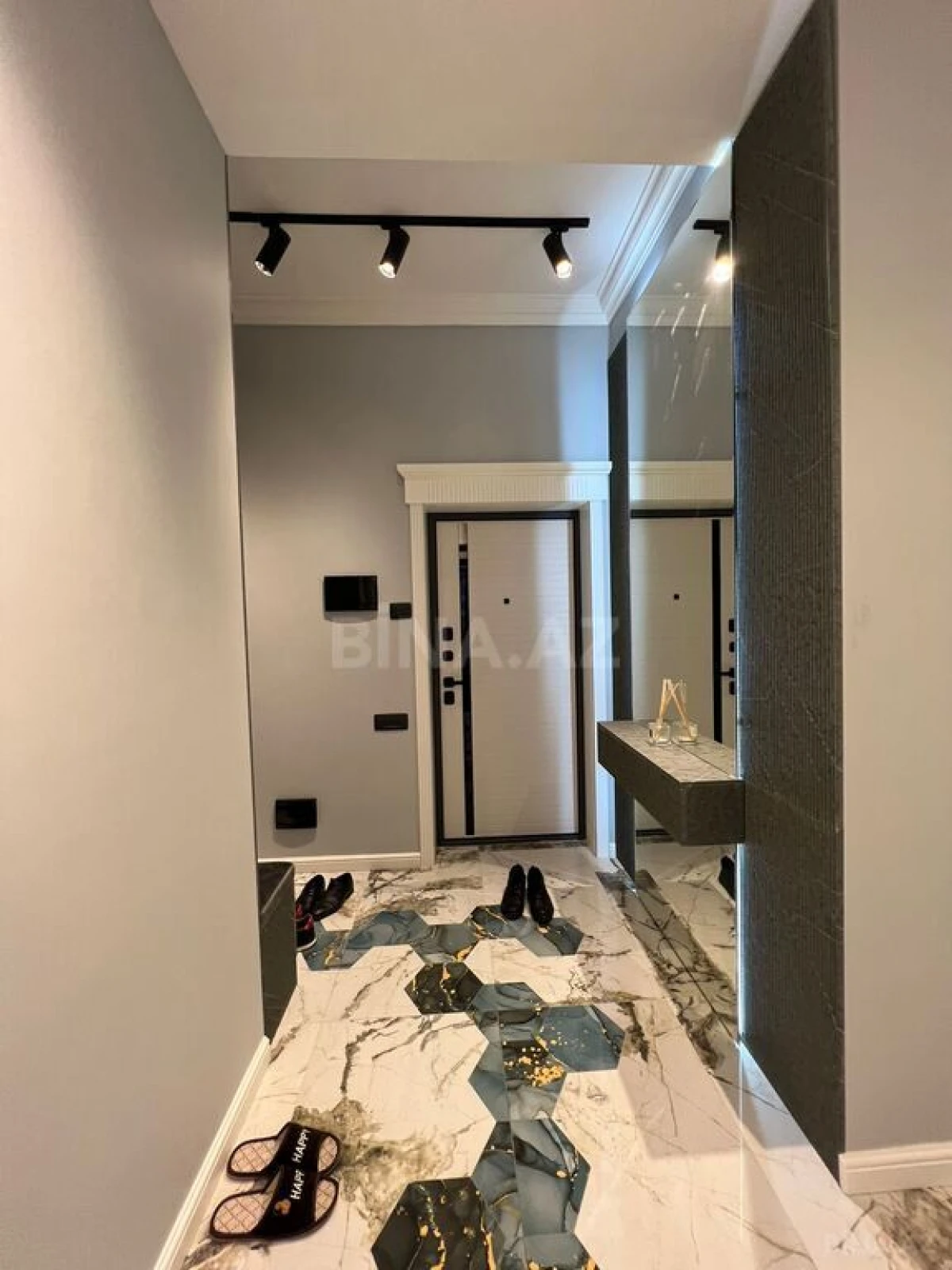 Satılır 4 otaqlı mənzil 168 m²