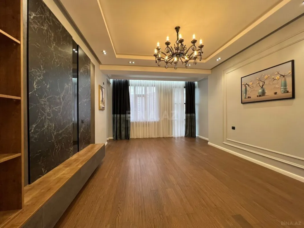 Satılır 4 otaqlı mənzil 168 m²