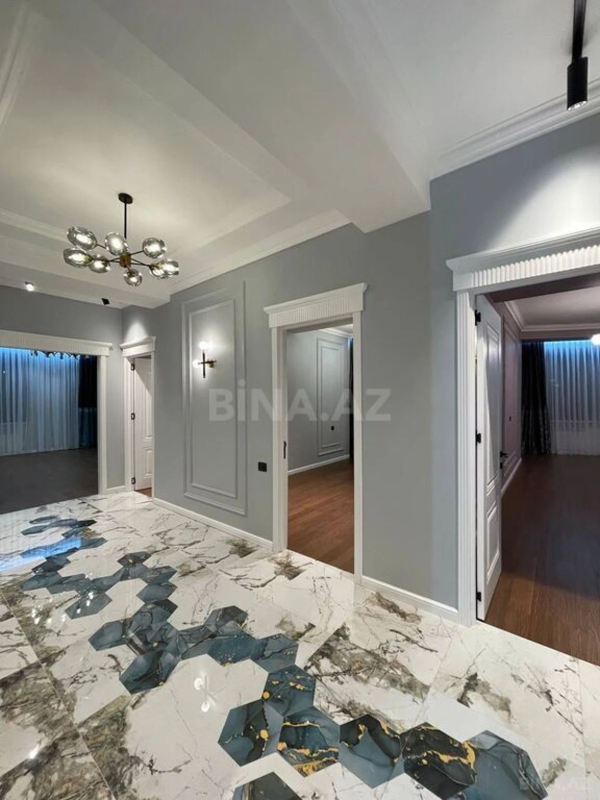 Satılır 4 otaqlı mənzil 168 m²