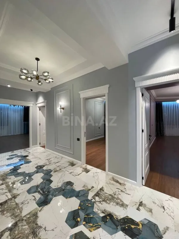 Satılır 4 otaqlı mənzil 168 m²