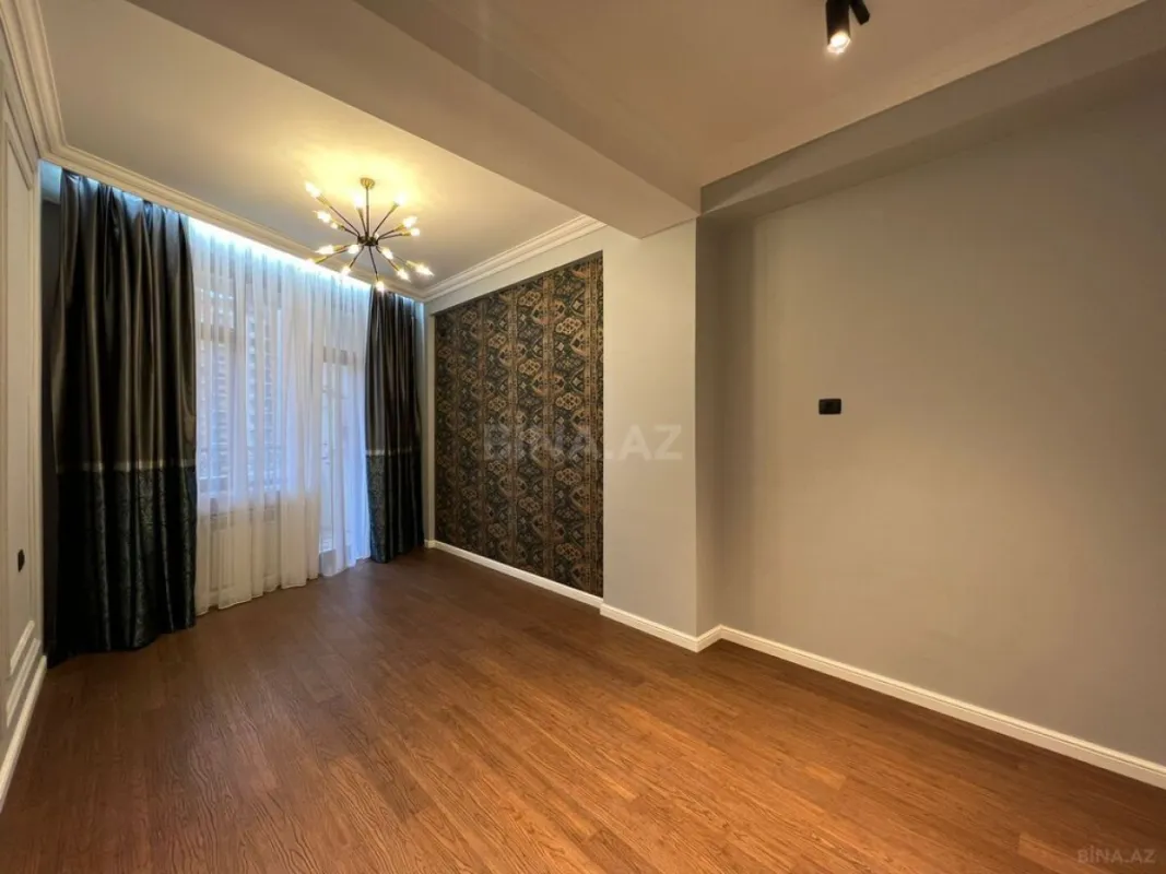Satılır 4 otaqlı mənzil 168 m²