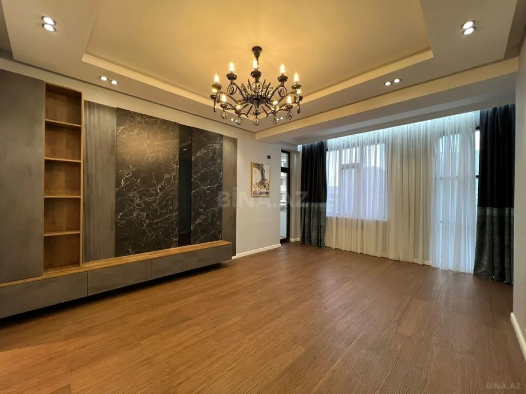 Satılır 4 otaqlı mənzil 168 m²