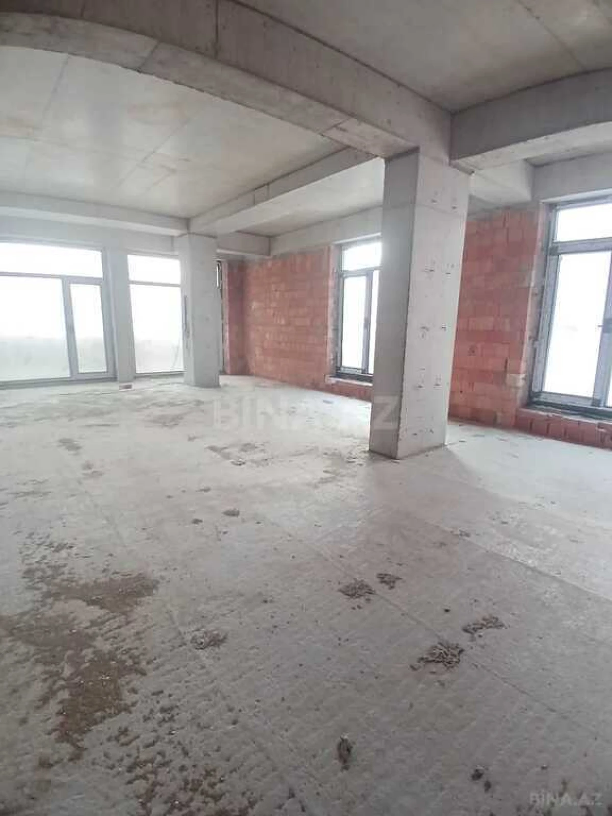 Satılır 3 otaqlı mənzil 157 m²