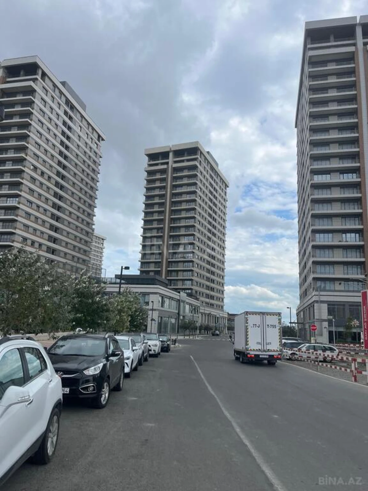 Satılır 3 otaqlı mənzil 157 m²
