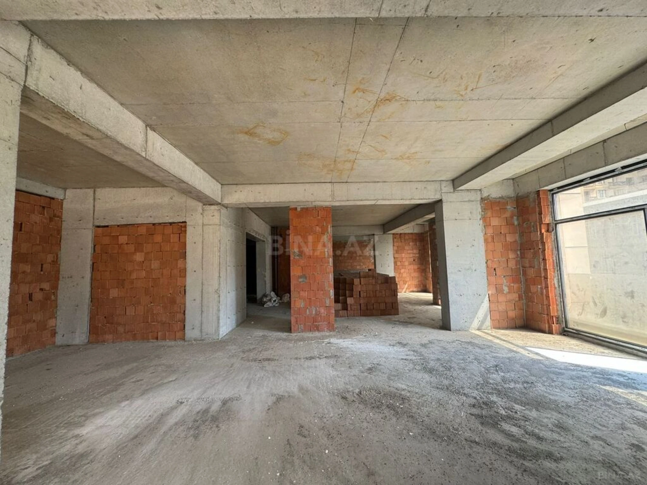 Satılır 3 otaqlı mənzil 157 m²
