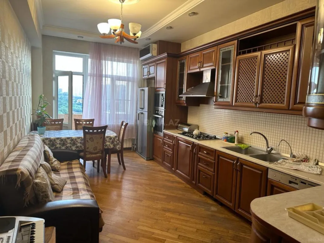 Satılır 2 otaqlı mənzil 99 m²