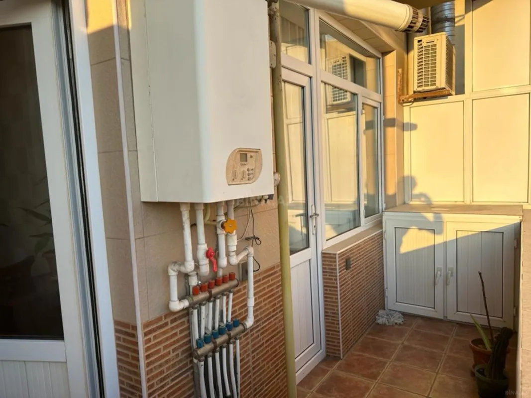 Satılır 2 otaqlı mənzil 99 m²