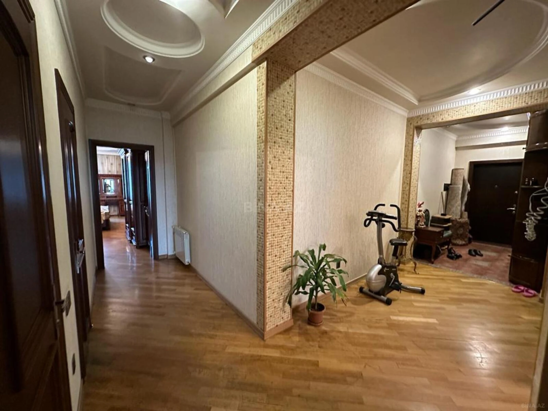 Satılır 2 otaqlı mənzil 99 m²