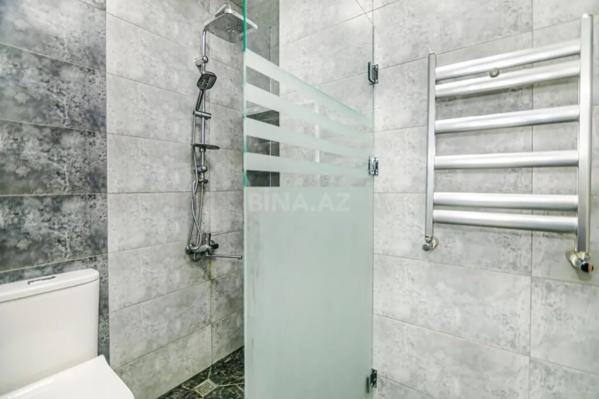 Satılır 7 otaqlı mənzil 210 m²