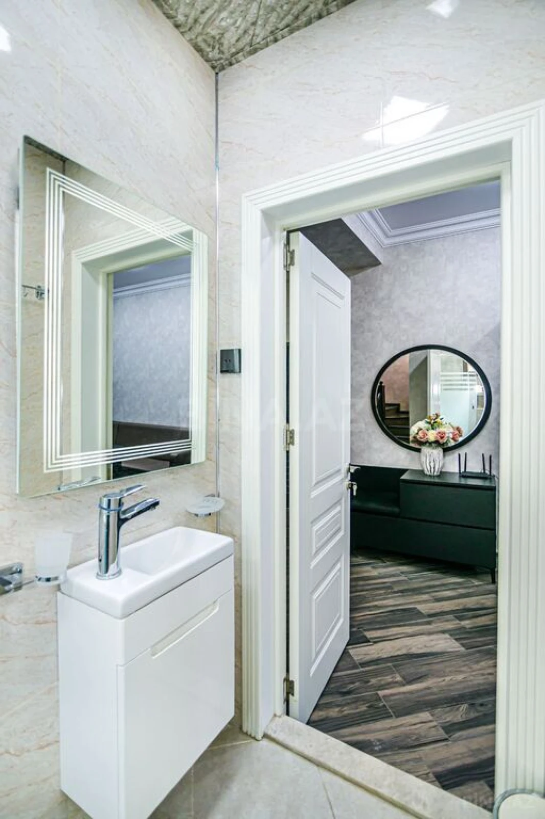 Satılır 7 otaqlı mənzil 210 m²