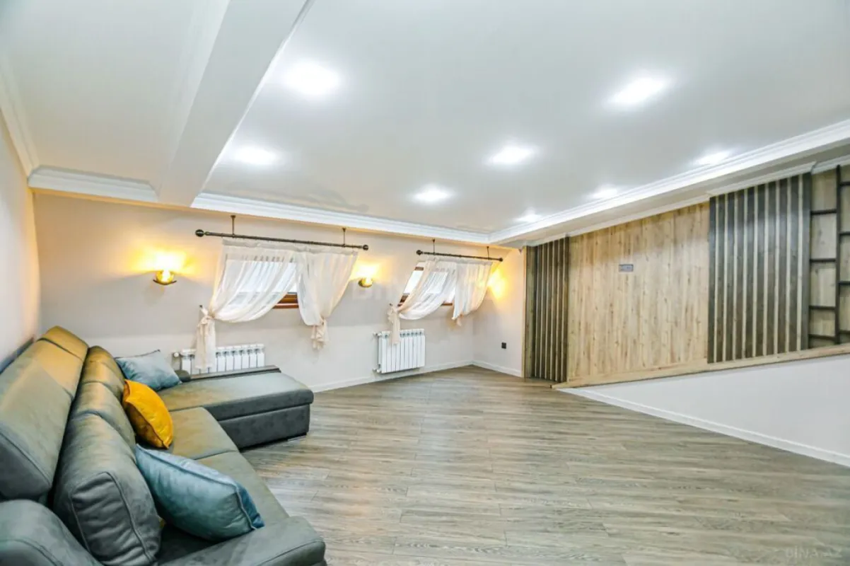 Satılır 7 otaqlı mənzil 210 m²