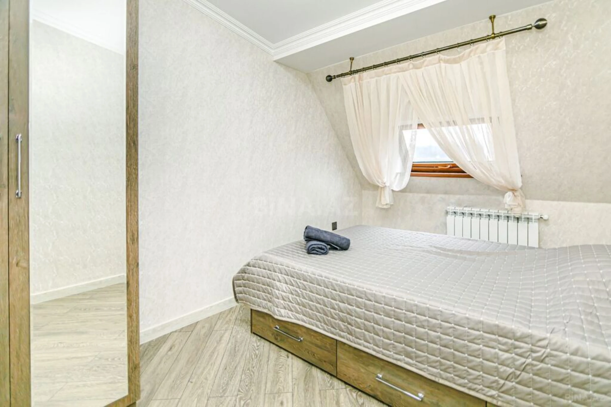Satılır 7 otaqlı mənzil 210 m²