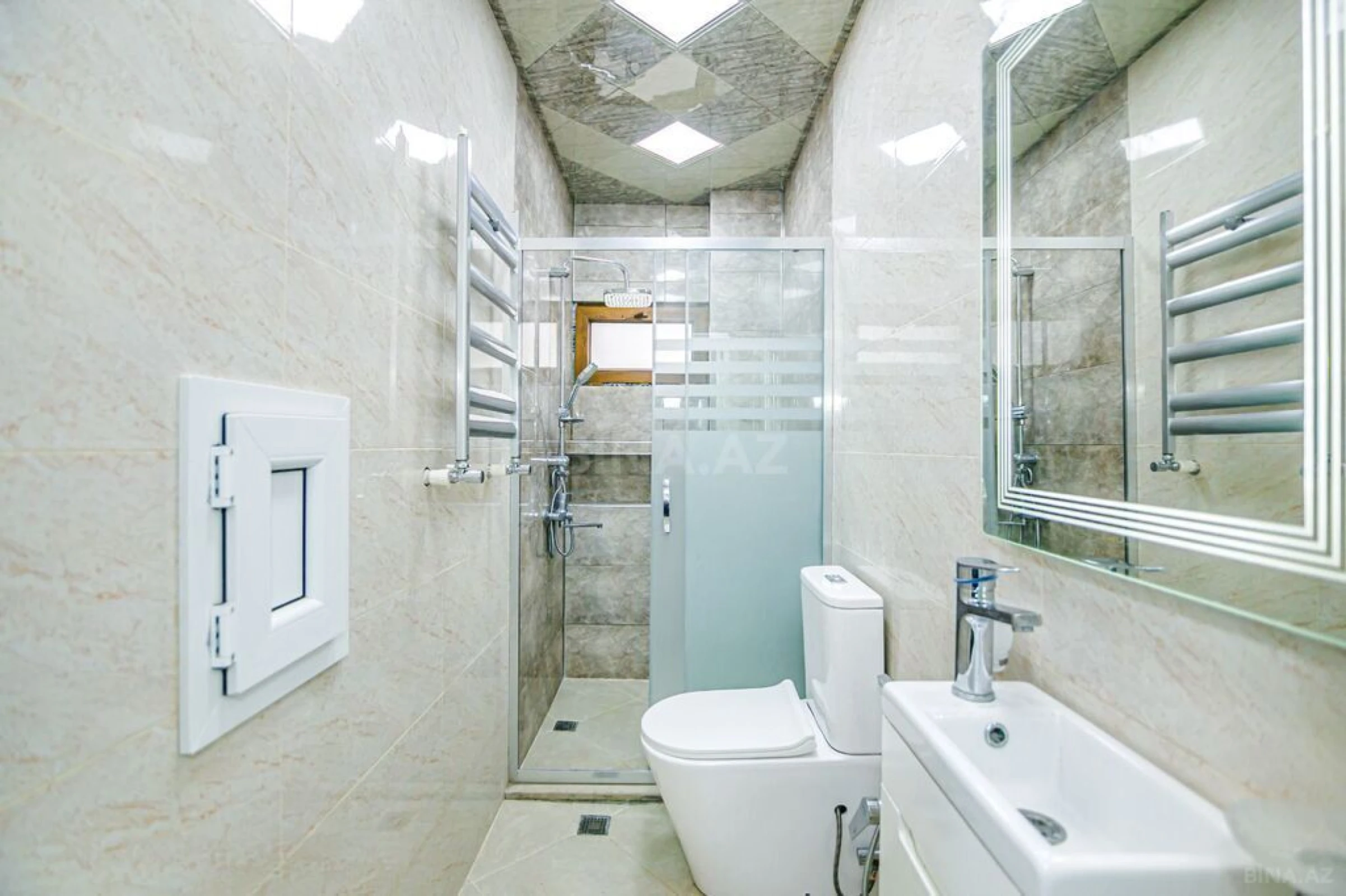 Satılır 7 otaqlı mənzil 210 m²