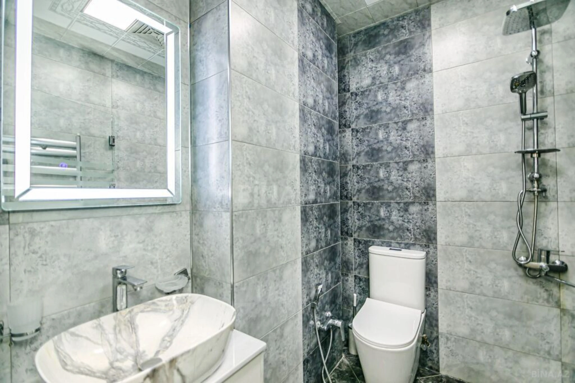 Satılır 7 otaqlı mənzil 210 m²