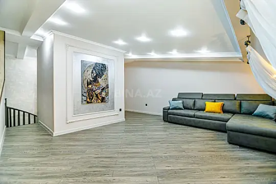 Satılır 7 otaqlı mənzil 210 m²