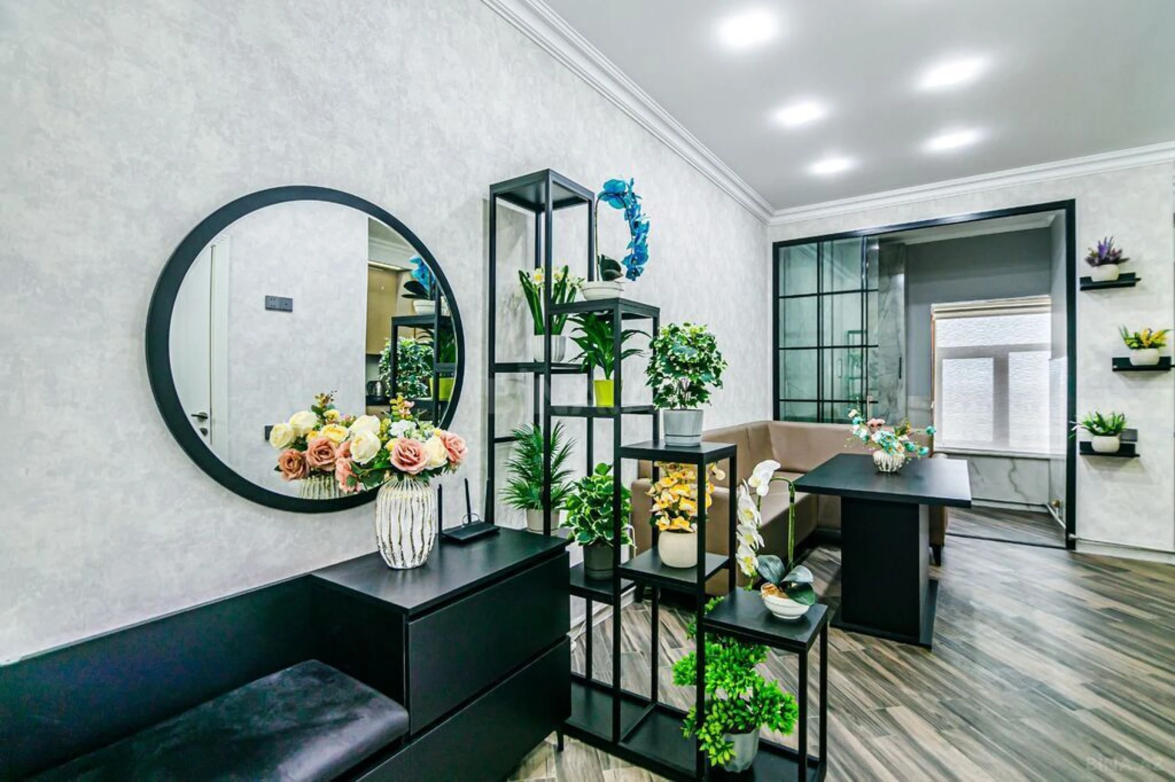 Satılır 7 otaqlı mənzil 210 m²