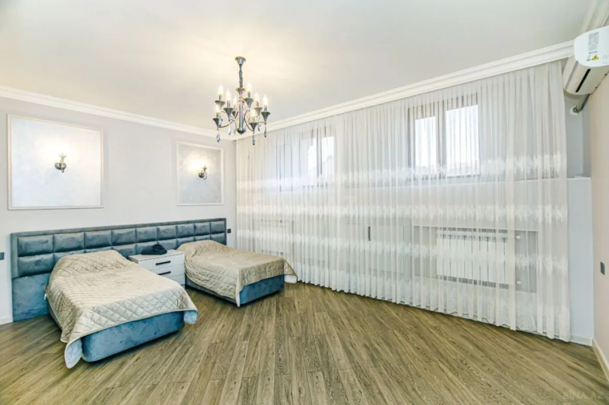 Satılır 7 otaqlı mənzil 210 m²