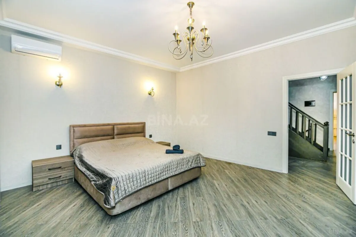 Satılır 7 otaqlı mənzil 210 m²